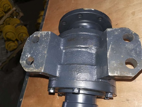 Опора промежуточная карданного вала CDM855E.04.02/LG50F.04202A Опора промежуточная карданного вала CDM855E.04.02/LG50F.04202A